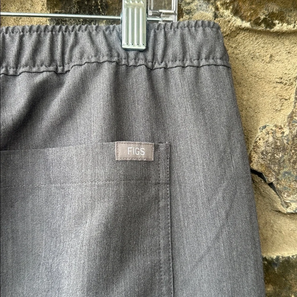 Figs Men's 'Cairo' Cargo Scrub Pants in 'Graphite' Gray/Green Size Large